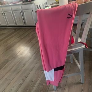Puma sweatpants/tshirt new  set pink with white letters black stripe on pants
